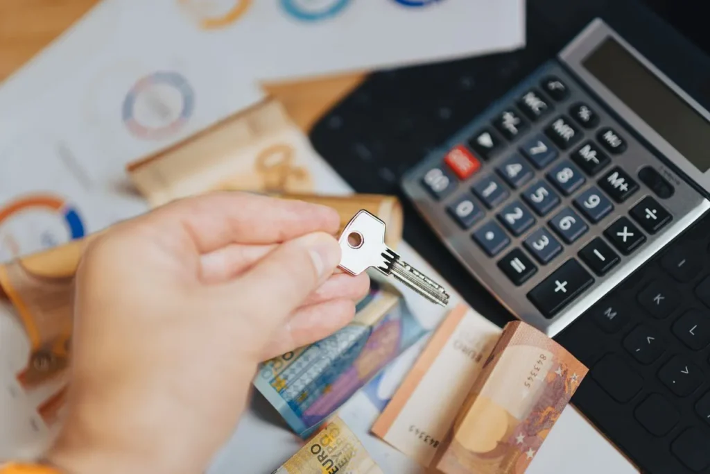 Advisers in Torrevieja expenses for resident and non-resident foreigners in Spain